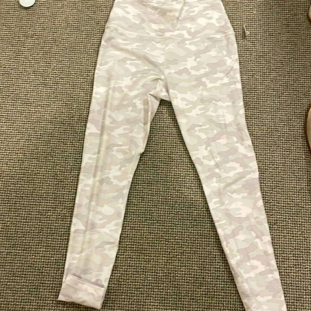 gray camo leggings!!